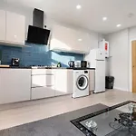 The Elegant Flat In Moseley