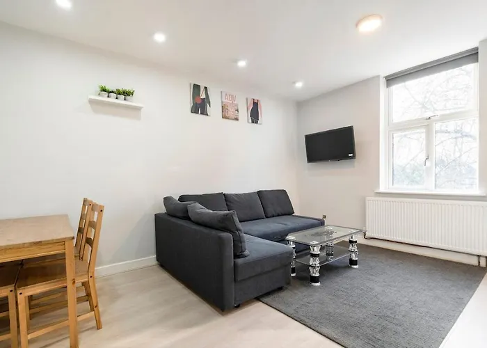 The Elegant Flat In Moseley